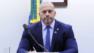 Do Val diz que operação da PF foi “presente de aniversário indigesto” e vê Moraes “afrontado”