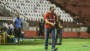 Náutico sai atrás, consegue gol no fim e fica no empate com o Guarani, nos Aflitos