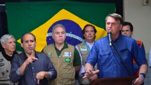 “O governador tem que esquecer essa questão política e arregaçar as mangas”, diz Bolsonaro no Recife