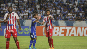 Após vitória com o CSA, Roberto Fernandes lamenta fase ruim do Náutico na Série B