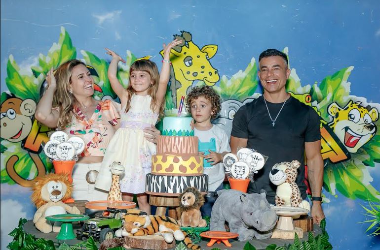 Ator Anderson Di Rizzi comemora seus 44 anos em festa com os filhos Helena e Matteo