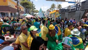 Bolsonaro fala a apoiadores durante tensas comemorações da Independência