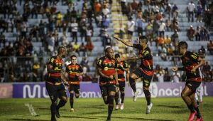 Santa Cruz e Vitória chegam à estreia da Copa do Nordeste ainda sem triunfos nos estaduais