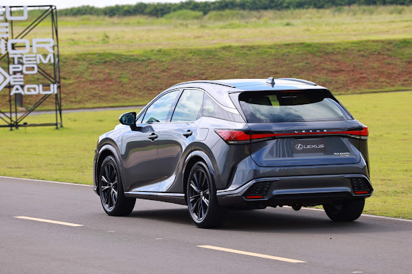 Lexus RX 500h 2023 chega ao Brasil por mais de meio milhão de reais