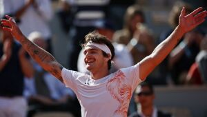 “Incentivada” por Murray, russa Mirra Andreeva, de 16 anos, vence na 1ª rodada de Roland Garros