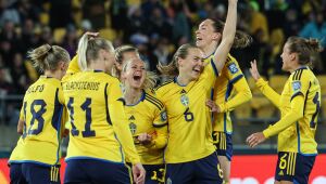 Brasil sai atrás, consegue empate, mas sofre gol no final e perde para a França na Copa do Mundo