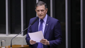 Moraes solta envolvidos em fraude de cartões de vacina de Bolsonaro