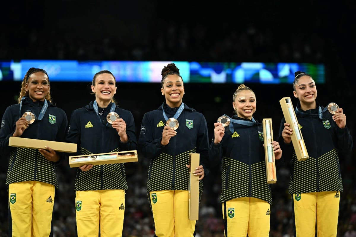 Olimpíadas: Ginastas do Brasil comemoram bronze por equipe com muita emoção, alegria e alívio