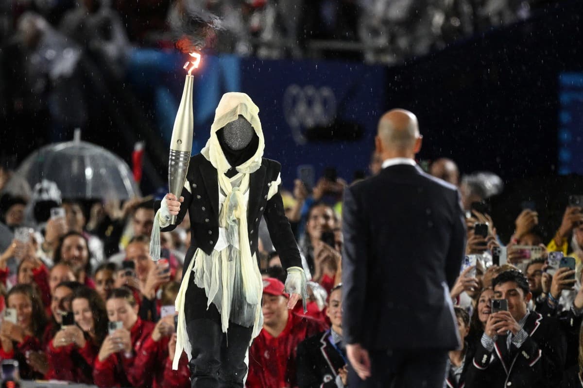 Assassin’s Creed: entenda referência do mascarado durante a abertura da Olimpíada de Paris