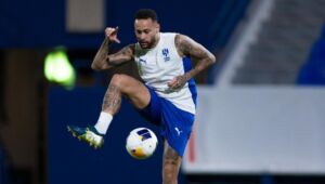 Corinthians x Flamengo: ônibus apedrejado e tentativa de invasão marcam pré-jogo; veja