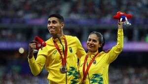 Fenômeno brasileiro de 15 anos, Gui Kury conquista título mundial de skate vertical em Roma