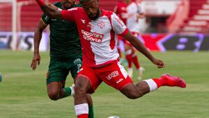 Após empate do Náutico, Bruno Mezenga vê “resultado ruim”, mas enaltece grupo: “Tudo para melhorar”