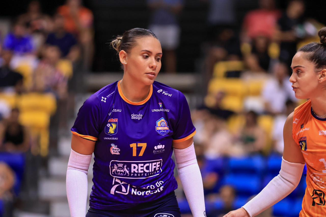 Levantadora Thaynã Moraes, do Recife Vôlei, anuncia gravidez e é liberada pelo clube para pré-natal