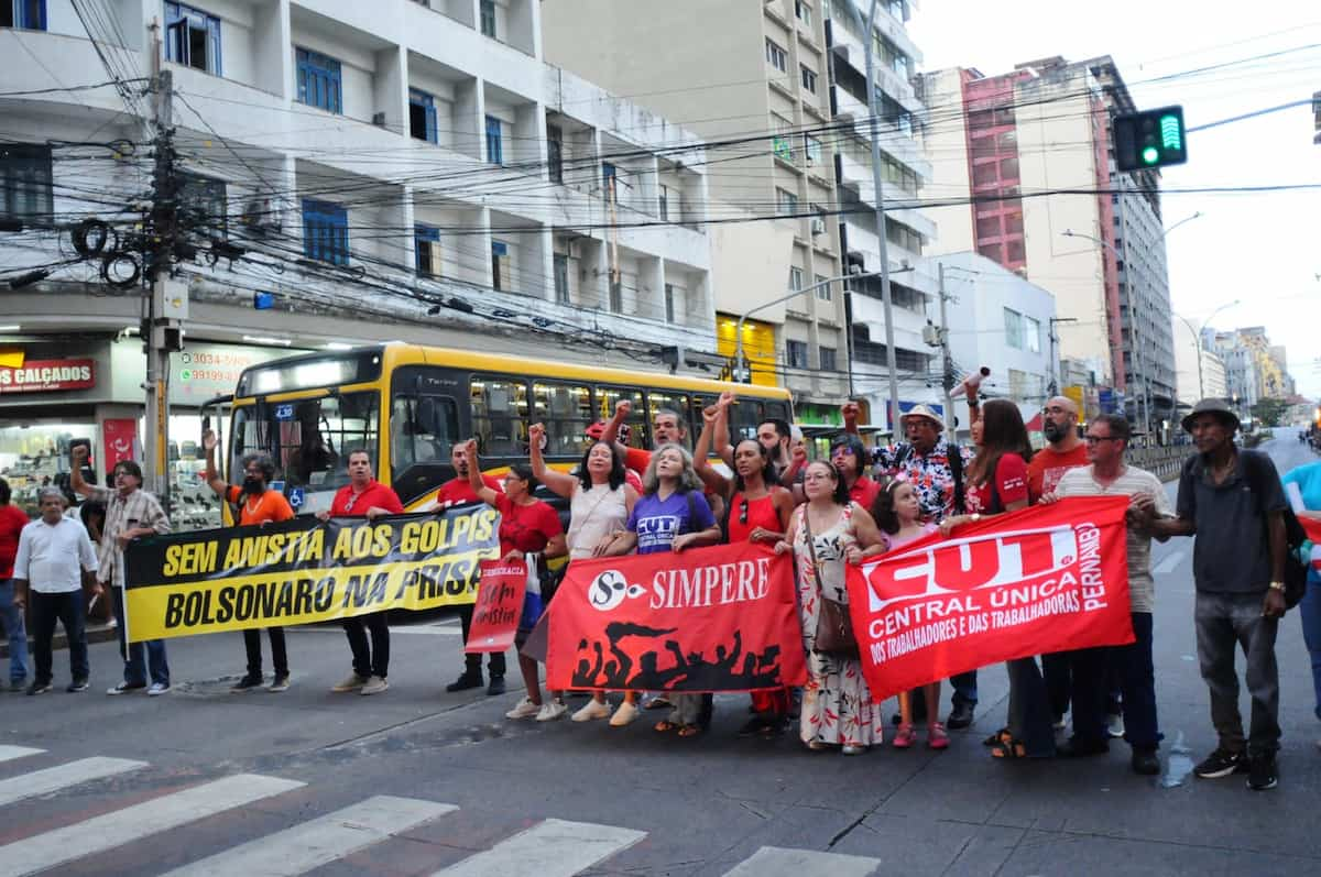 Ato no Recife reivindica a não anistia aos manifestantes do 8 de janeiro